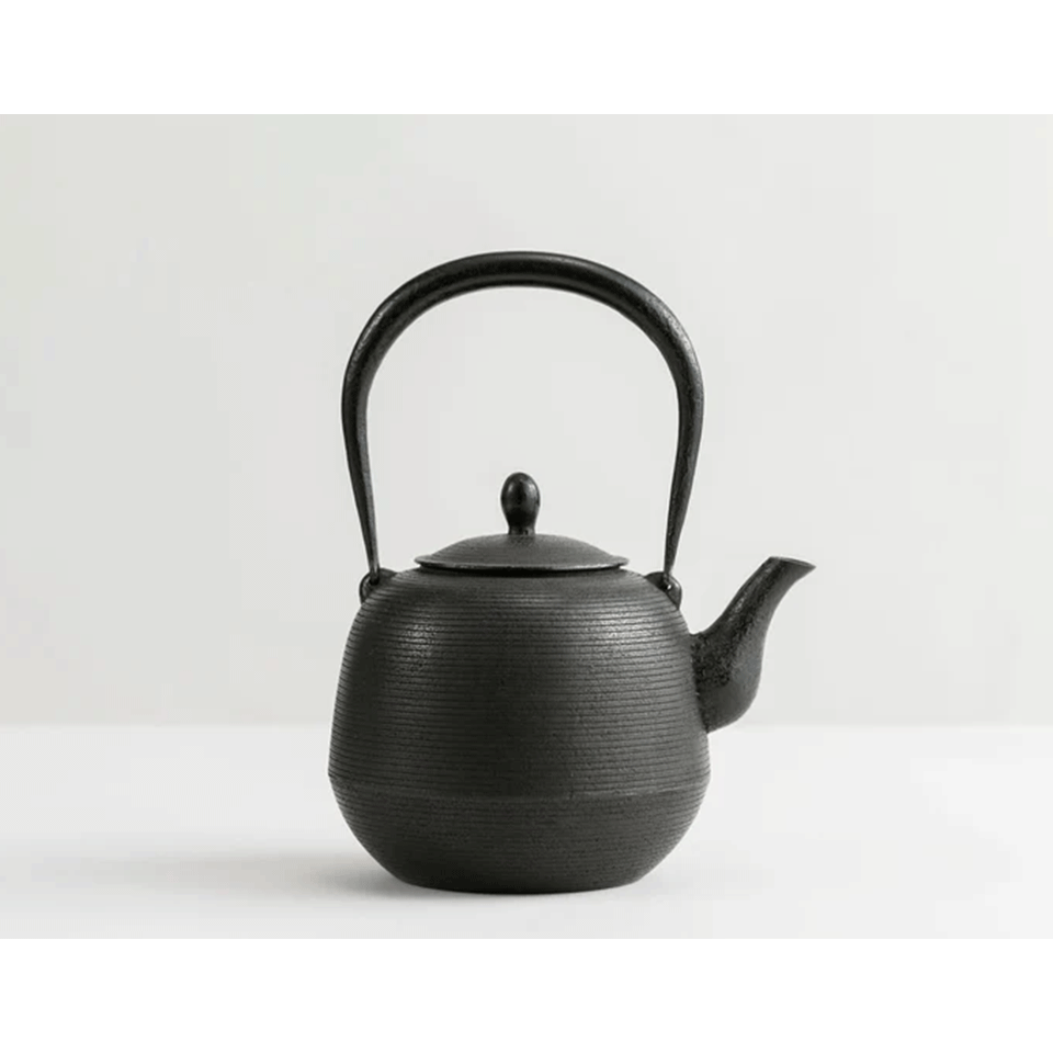 岩手県　南部鉄瓶 南部鉄器 岩鋳 鉄瓶 平六アラレ 14型 1.3L | 内藤金物店 | 静岡