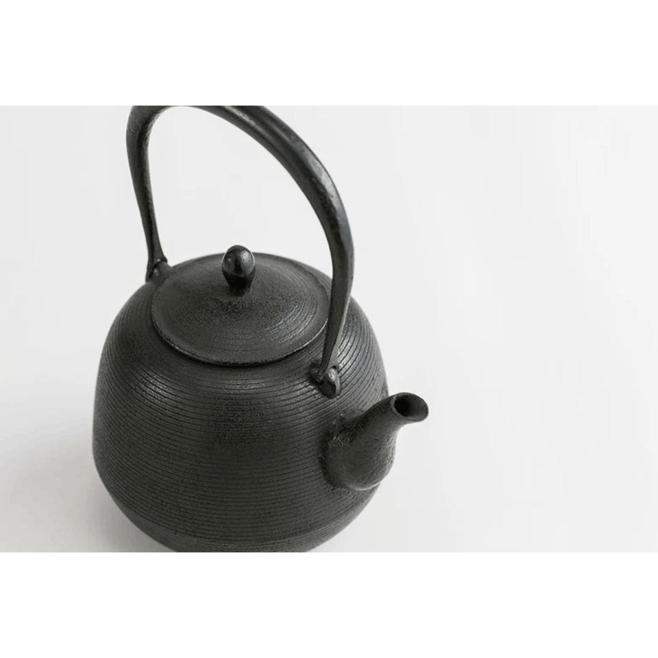 岩手県 南部鉄器 鉄瓶 棗型線引 | 飛鳥クルーズ オンラインショップ