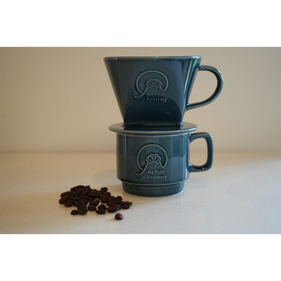 山梨県 富士山焙煎堂ロゴ入りマグカップ | 飛鳥クルーズ オンライン
