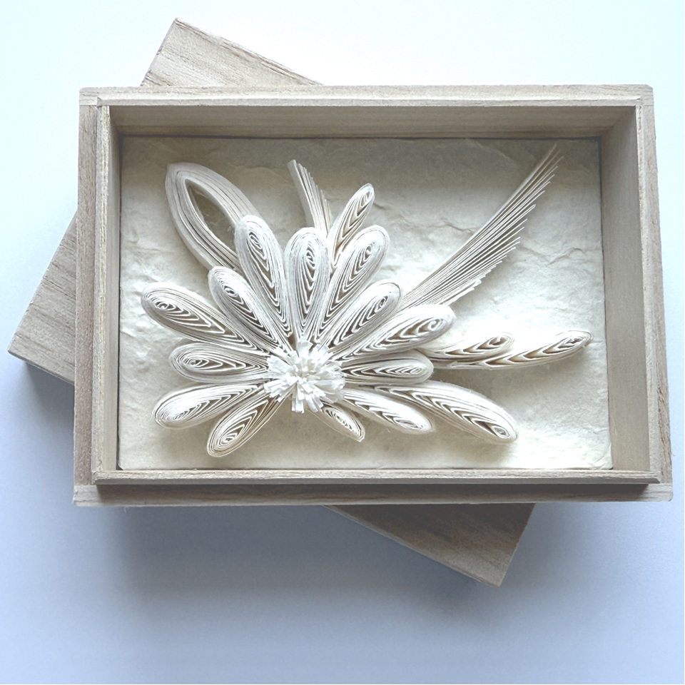 福井県 越前和紙縁起細工「神紙からの贈りもの」 -菊- | 飛鳥クルーズ