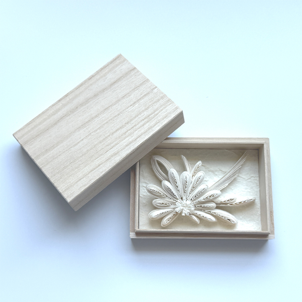 福井県 越前和紙縁起細工「神紙からの贈りもの」 -菊- | 飛鳥クルーズ