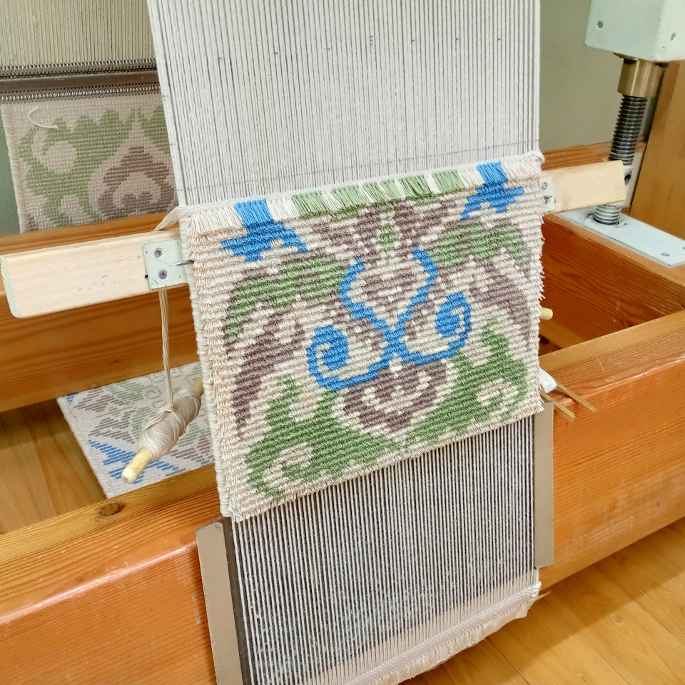 送料無料対象外】佐賀県 本家鍋島緞通 蟹牡丹菱文「Ganibotanhishimon